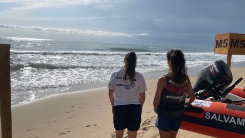 Socorristas en las playas de Elche