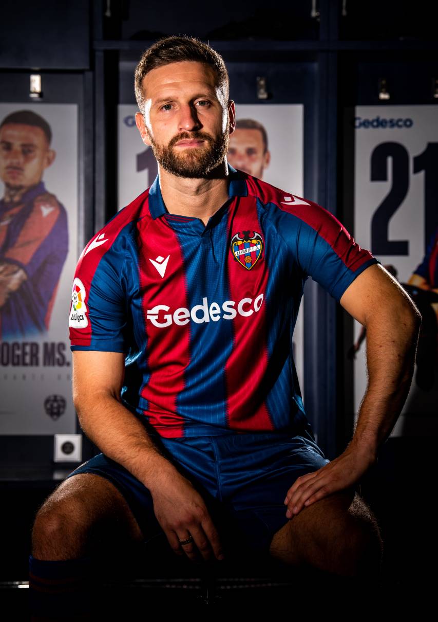 El Levante le busca dorsal a Shkodran Mustafi El Levante le busca dorsal a Shkodran Mustafi