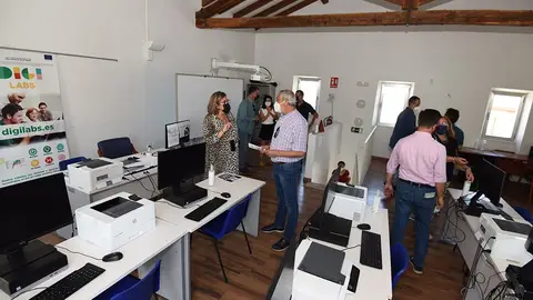 El presidente de la Diputación visita, en Carcaboso, el espacio donde se creará el Centro de Empleo y Emprendimiento “Charo Cordero” El presidente de la Diputación visita, en Carcaboso, el espacio donde se creará el Centro de Empleo y Emprendimiento “Charo Cordero”