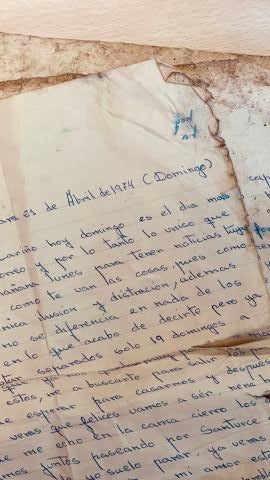 Una operaria de la planta de tratamiento de la Costa del Sol encuentra una carta de un soldado a su novia de hace 50 años