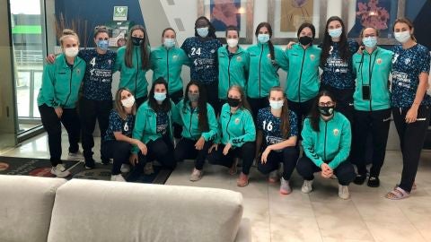 La plantilla del Club Balonmano Elche en el hotel de concentraci&oacute;n de Torrelavega, en la previa de la final de la Supercopa de Espa&ntilde;a.