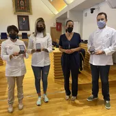Masías junto a representantes de los 3 establecimientos homenajeados Masías junto a representantes de los 3 establecimientos homenajeados