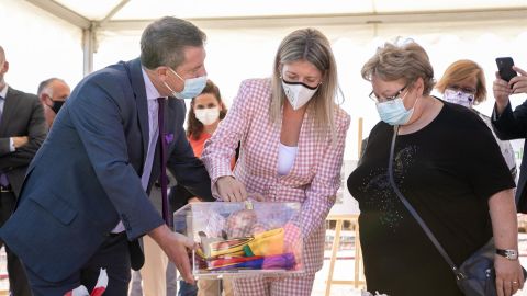 García-Page y la alcalde de Tomelloso colocan la primera piedra del nuevo centro de salud García-Page y la alcalde de Tomelloso colocan la primera piedra del nuevo centro de salud