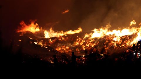 Incendio en una f&aacute;brica de compostaje en Paracuellos del Jarama