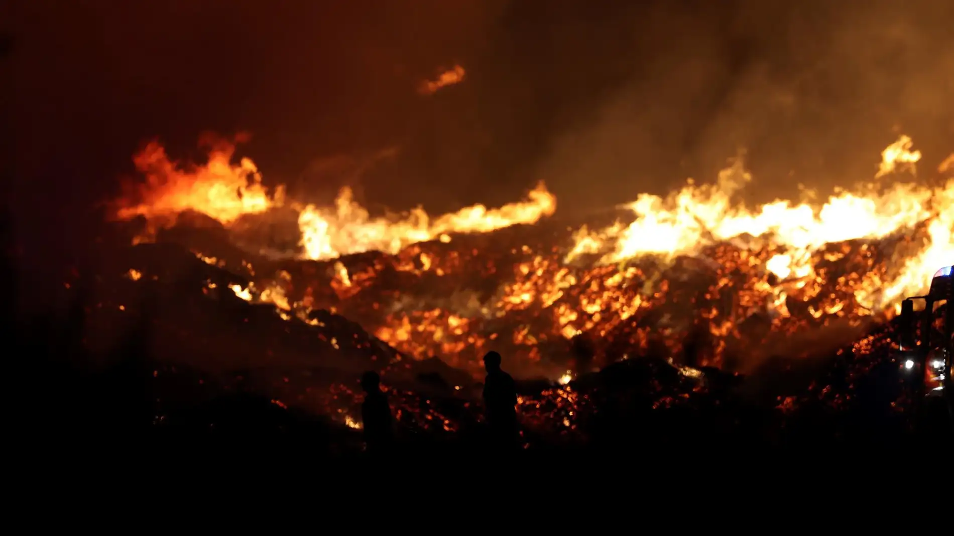 Incendio en una fábrica de compostaje en Paracuellos del Jarama