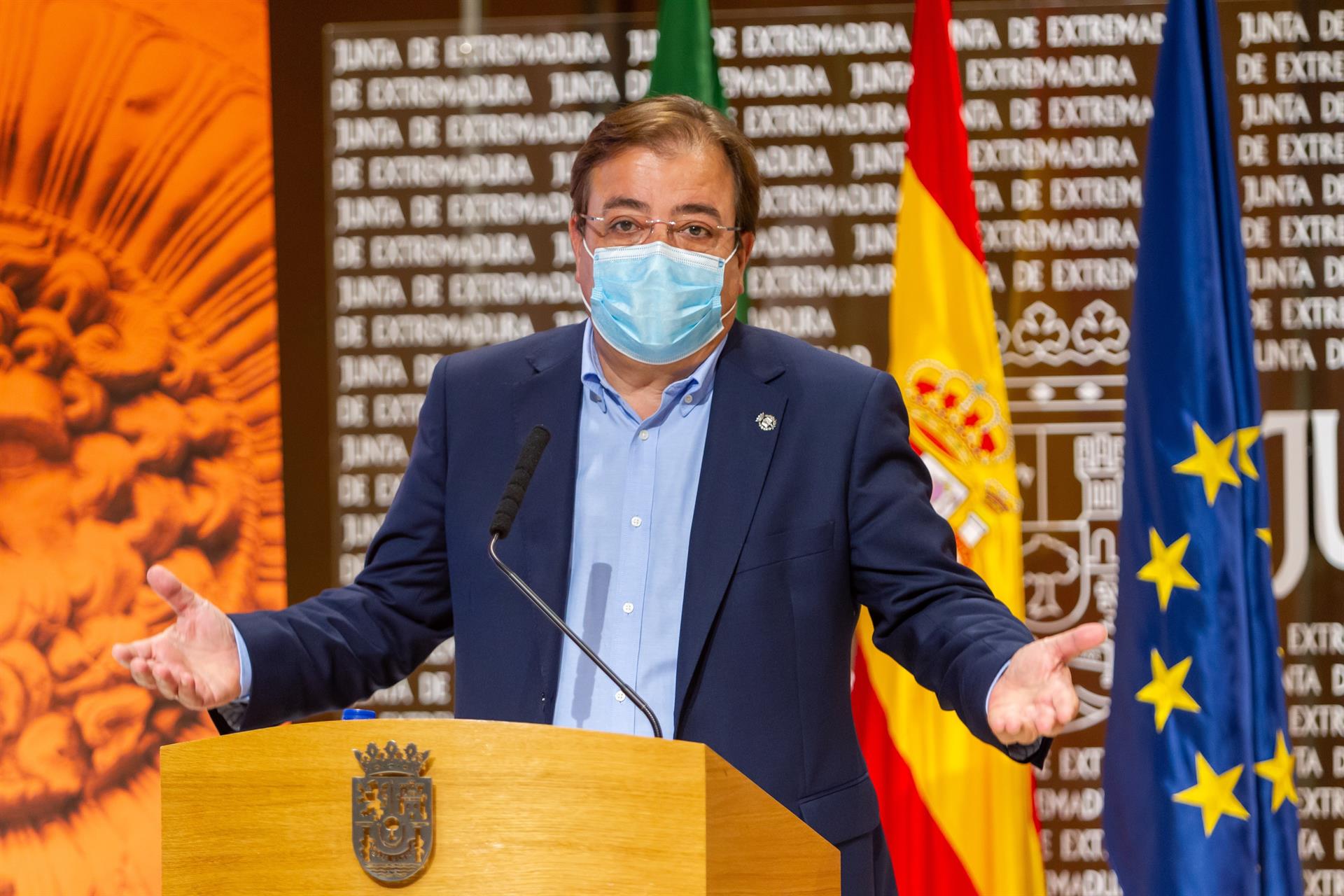 El presidente de la Junta dice que vacunar en los colegios es lo mejor y que siempre se ha hecho así El presidente de la Junta dice que vacunar en los colegios es lo mejor y que siempre se ha hecho así