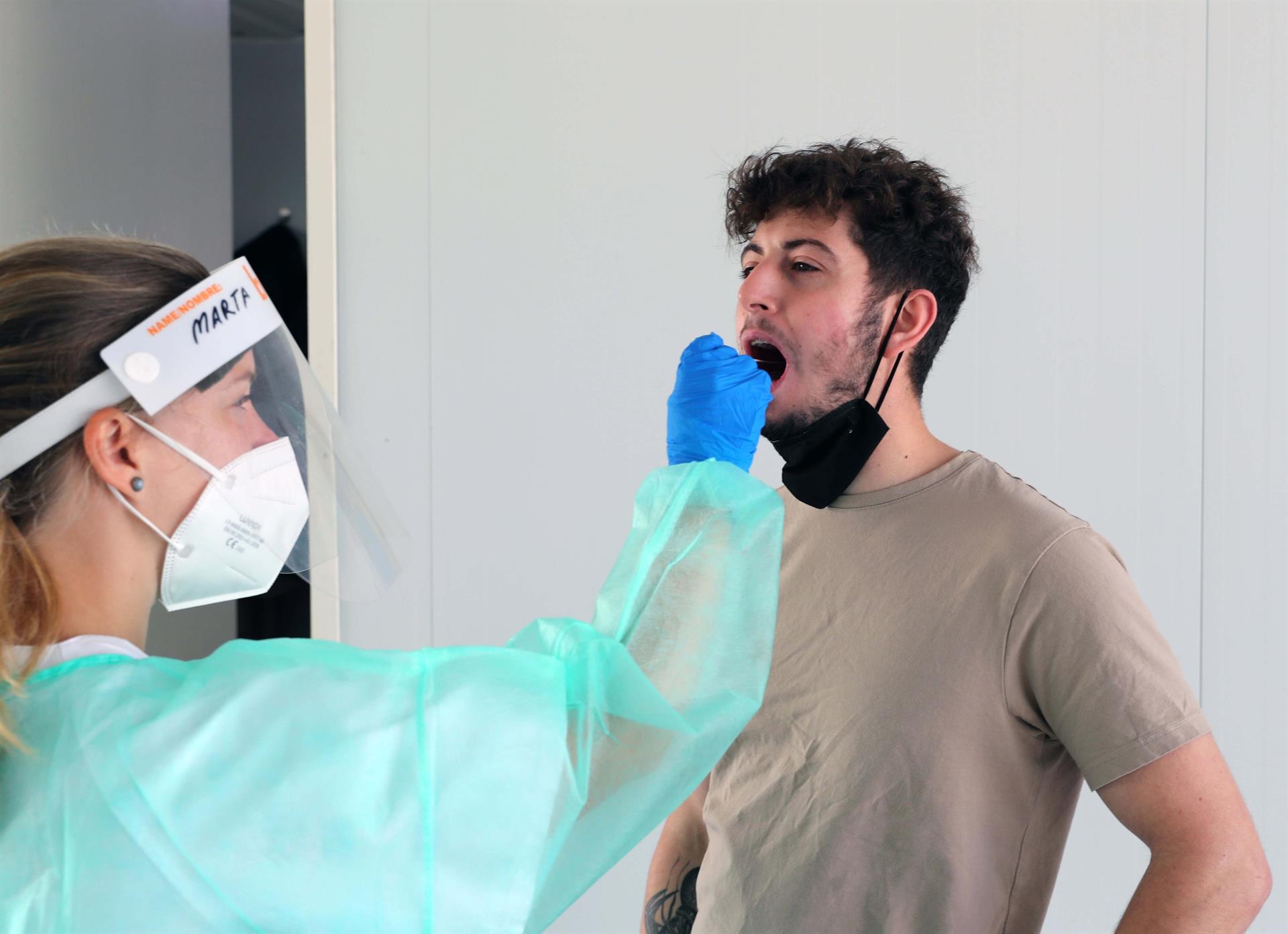 Las Comunidades siguen registrando un descenso de casos de coronavirus Las Comunidades siguen registrando un descenso de casos de coronavirus