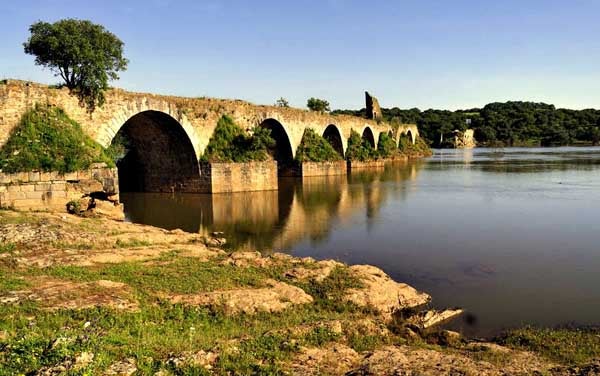 El IES Puente Ajuda de Olivenza y un centro de Isla Reunión viajan por la tradición oral extremeña y la reunionesa El IES Puente Ajuda de Olivenza y un centro de Isla Reunión viajan por la tradición oral extremeña y la reunionesa
