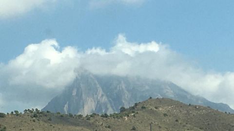 Finestrat puig campana nubes altas