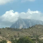 Finestrat puig campana nubes altas Finestrat puig campana nubes altas