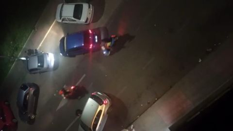 Coches que vienen de noche a comprar al estanco 24horas de la Avda. Reina Sof&iacute;a