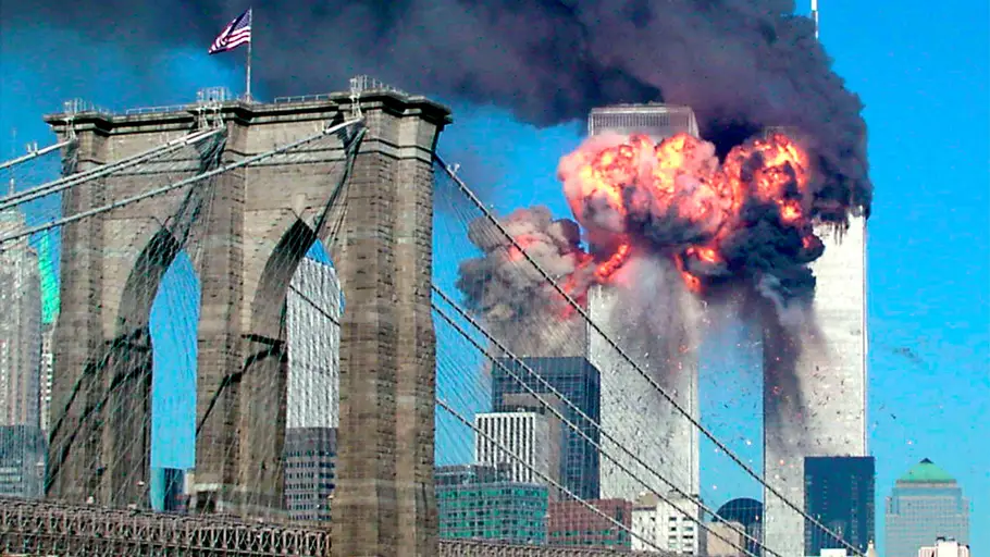 Las Torres Gemelas ardiendo tras el ataque terrorista con dos aviones en Nueva York el 11S Las Torres Gemelas ardiendo tras el ataque terrorista con dos aviones en Nueva York el 11S