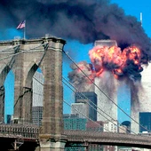Las Torres Gemelas ardiendo tras el ataque terrorista con dos aviones en Nueva York el 11S Las Torres Gemelas ardiendo tras el ataque terrorista con dos aviones en Nueva York el 11S