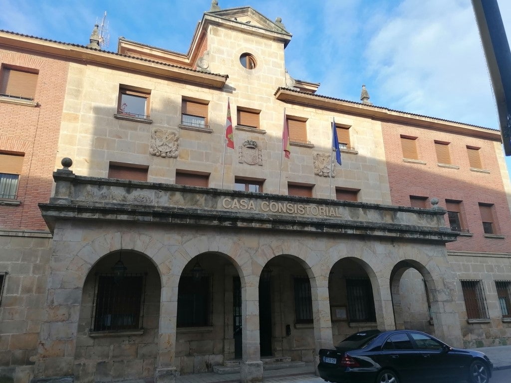 El Consistorio de Aguilar dará empleo a tres jóvenes con una ayuda de la Junta El Consistorio de Aguilar dará empleo a tres jóvenes con una ayuda de la Junta