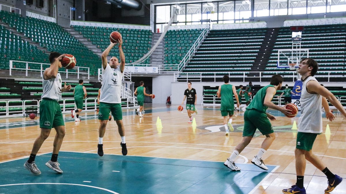 El Cáceres de baloncesto inicia nueva temporada El Cáceres de baloncesto inicia nueva temporada