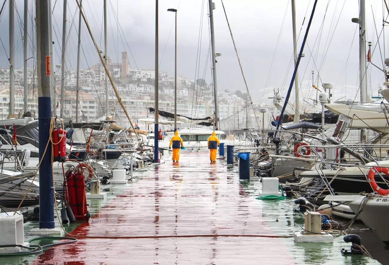 El Conseller Arcadi España, destaca la necesidad de la actuación en la escollera del Puerto de Altea El Conseller Arcadi España, destaca la necesidad de la actuación en la escollera del Puerto de Altea