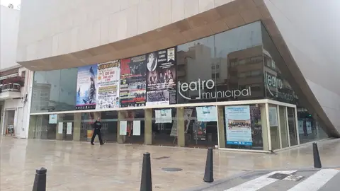 Este fin de semana las obras Anfitrión, La voz del becario y Express, esta última con entrada gratuita con invitación teatro