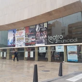 Este fin de semana las obras Anfitrión, La voz del becario y Express, esta última con entrada gratuita con invitación Este fin de semana las obras Anfitrión, La voz del becario y Express, esta última con entrada gratuita con invitación