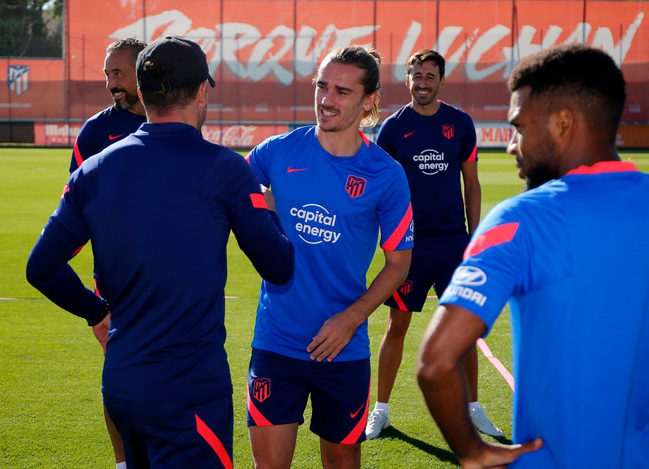 Griezmann ya trabaja a las órdenes de Simeone Griezmann ya trabaja a las órdenes de Simeone