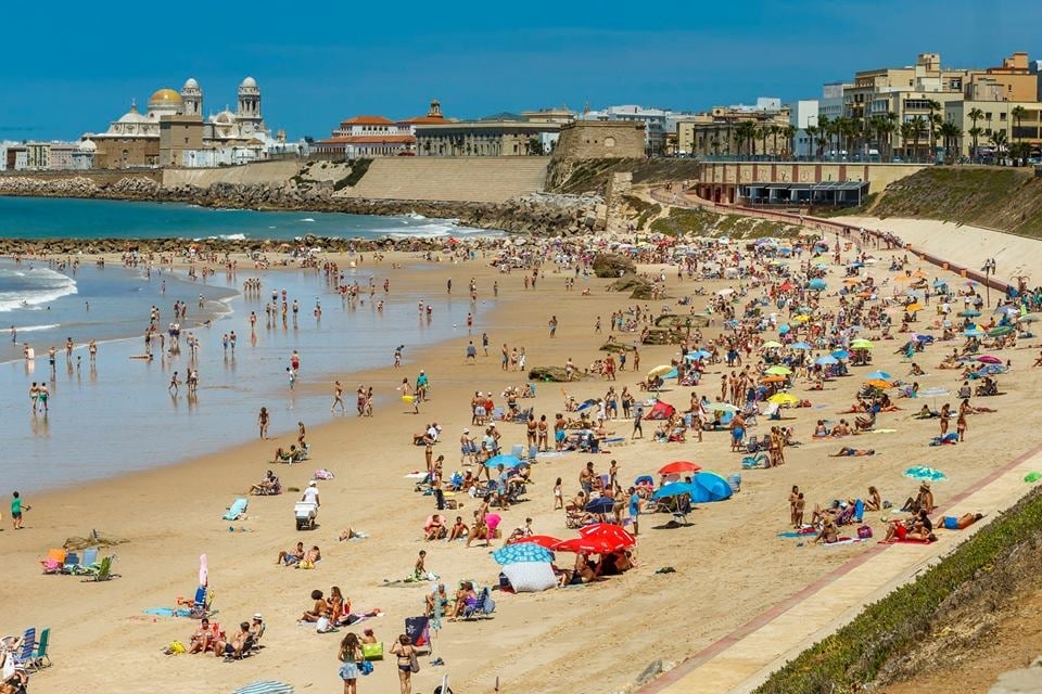 Calle Viva defiende una posible tasa turística en Cádiz: "Las VFT son negocios y deben pagar como lo que son" Calle Viva defiende una posible tasa turística en Cádiz: "Las VFT son negocios y deben pagar como lo que son"
