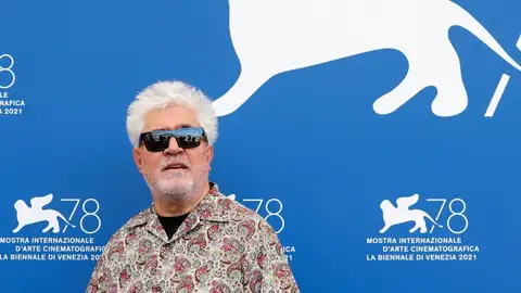 El director Pedro Almodóvar, en el photocall de 'Madres paralelas' durante la Mostra de Venecia 2021 El director Pedro Almodóvar, en el photocall de 'Madres paralelas' durante la Mostra de Venecia 2021