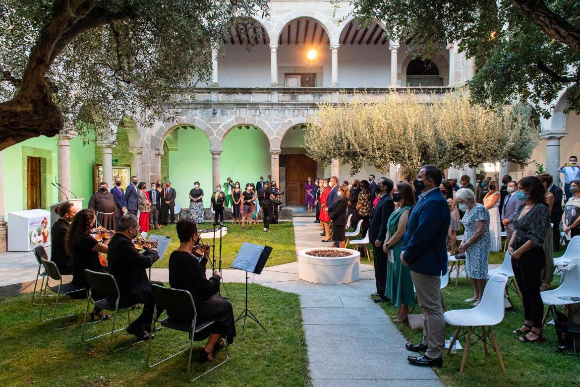 Las Medallas de Extremadura reconocen los valores del deporte, la educación y el emprendimiento en un recogido acto el claustro de Presidencia de la Junta Las Medallas de Extremadura reconocen los valores del deporte, la educación y el emprendimiento en un recogido acto el claustro de Presidencia de la Junta