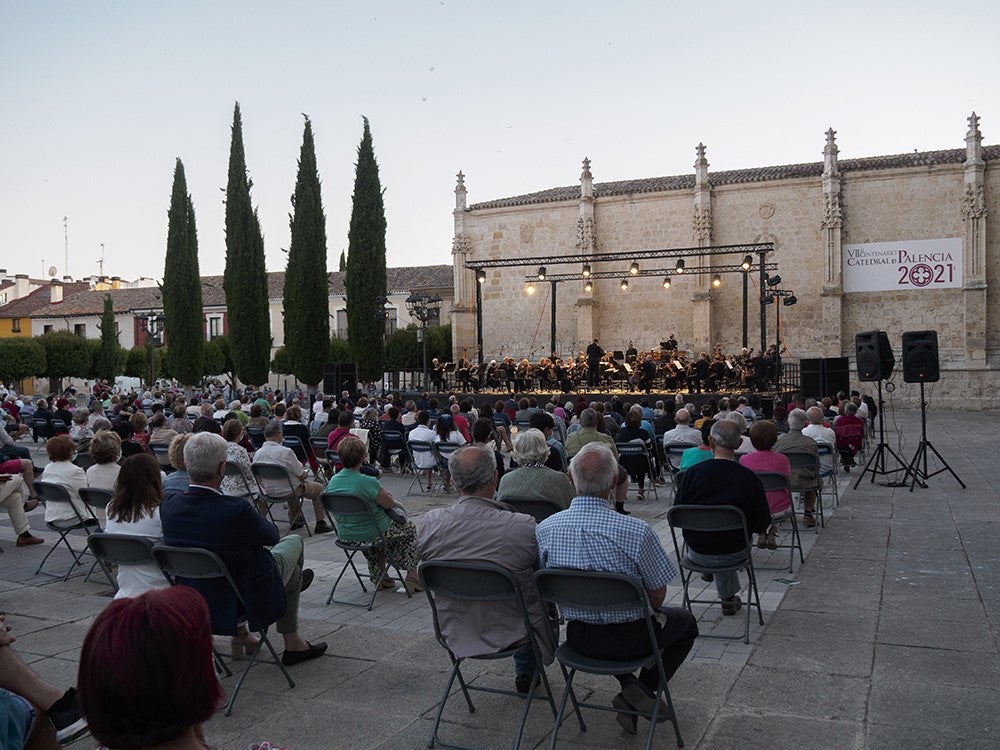 Más de 21.000 personas disfrutan en verano de las actividades conmemorativas del VII centenario de la Catedral de Palencia Más de 21.000 personas disfrutan en verano de las actividades conmemorativas del VII centenario de la Catedral de Palencia
