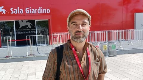 El director Mikel Gurrea, a su paso por la Mostra de Venecia para presentar el corto 'Heltzear'