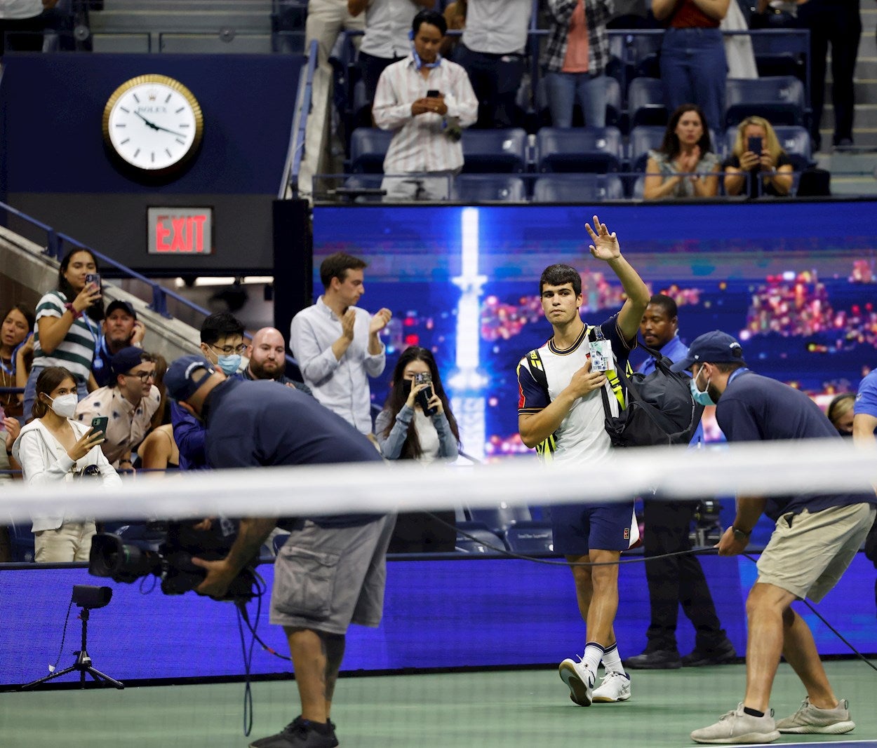 Carlos Alcaraz se retira en los cuartos de final del US Open Carlos Alcaraz se retira en los cuartos de final del US Open