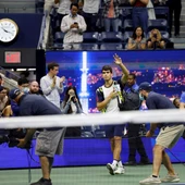 Carlos Alcaraz se retira en los cuartos de final del US Open Carlos Alcaraz se retira en los cuartos de final del US Open