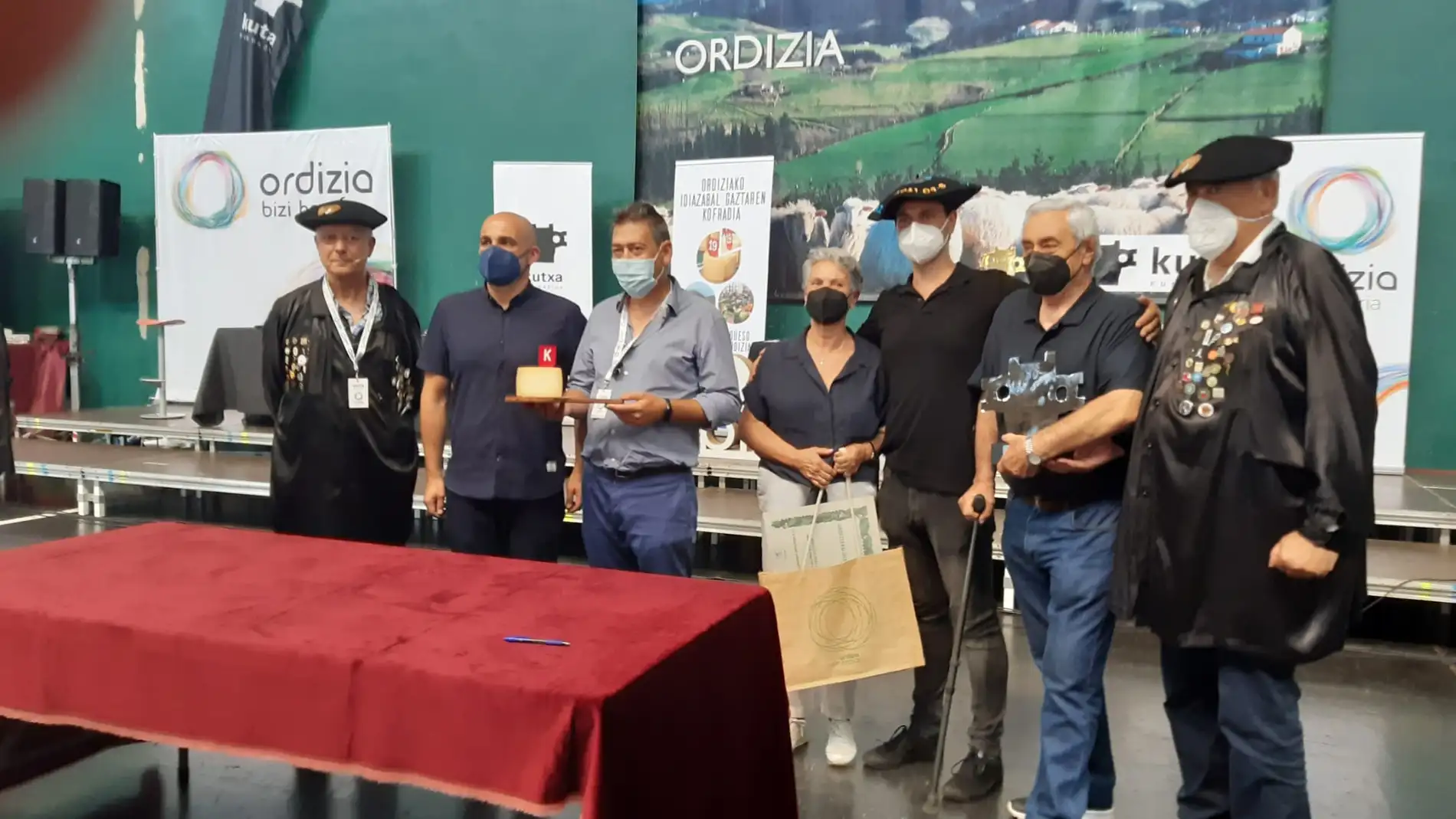 Eneko Goiburu gana el concurso de queso de Ordizia