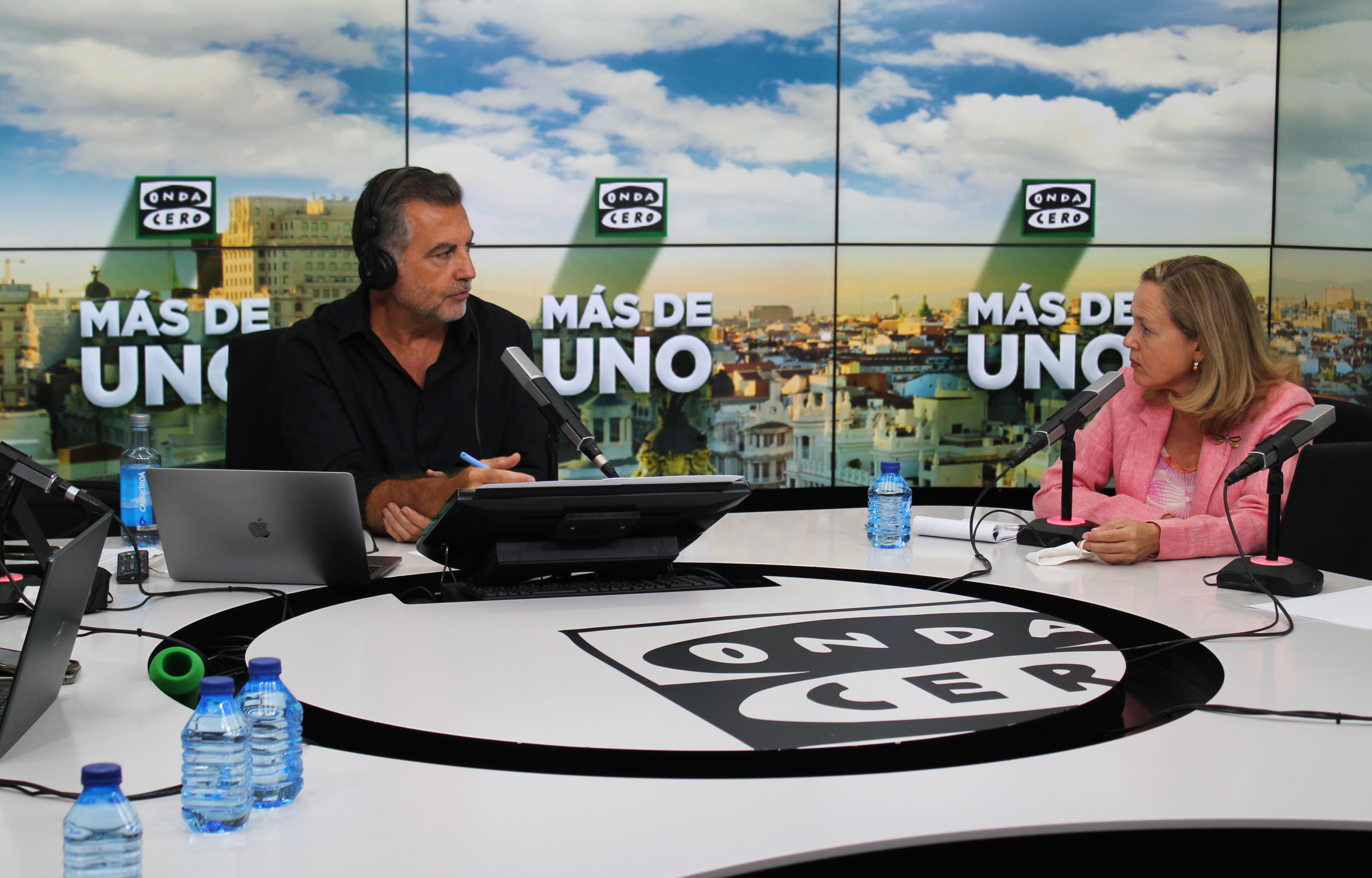Carlos Alsina entrevista este jueves a Nadia Calviño en 'Más de uno' Carlos Alsina entrevista este jueves a Nadia Calviño en 'Más de uno'