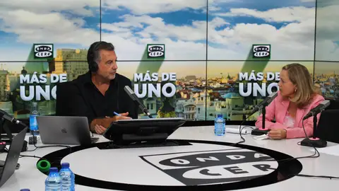 Nadia Calviño con Carlos Alsina en 'Más de uno' Nadia Calviño con Carlos Alsina en 'Más de uno'