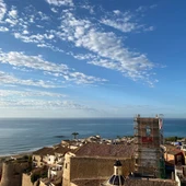 nubes y claros en la vila joiosa nubes y claros en la vila joiosa