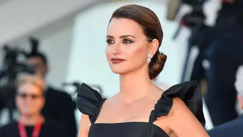 Penélope Cruz, en la alfombra roja de 'Madres paralelas' durante la Mostra de Venecia 2021 Penélope Cruz, en la alfombra roja de 'Madres paralelas' durante la Mostra de Venecia 2021