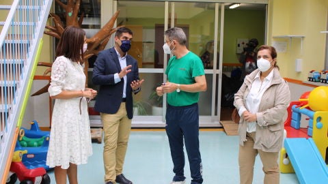 Visita de Gabriel Alen a unha escola infantil