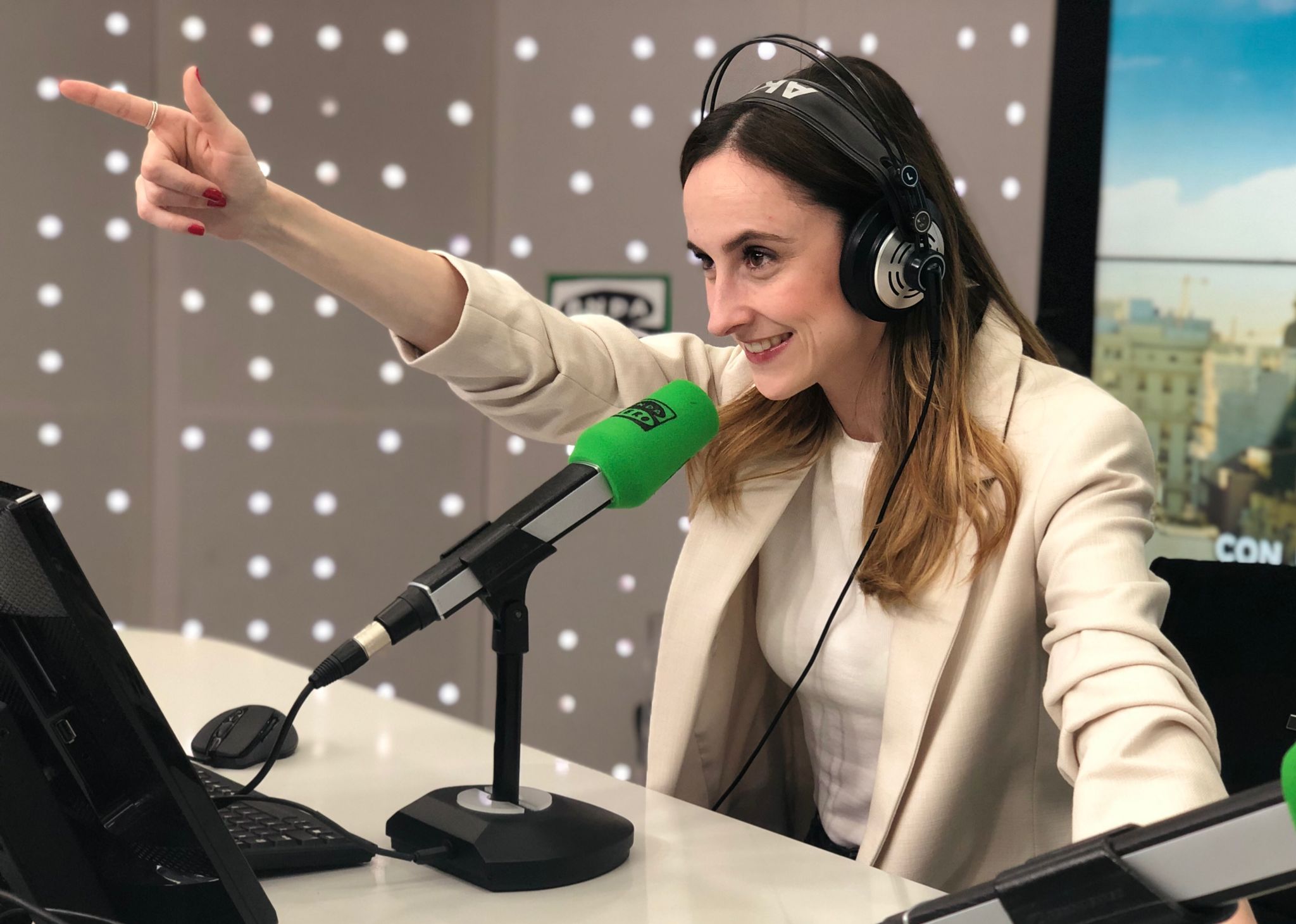 Un atajo... enamorradio, incondicionalista y amoribundio Un atajo... enamorradio, incondicionalista y amoribundio