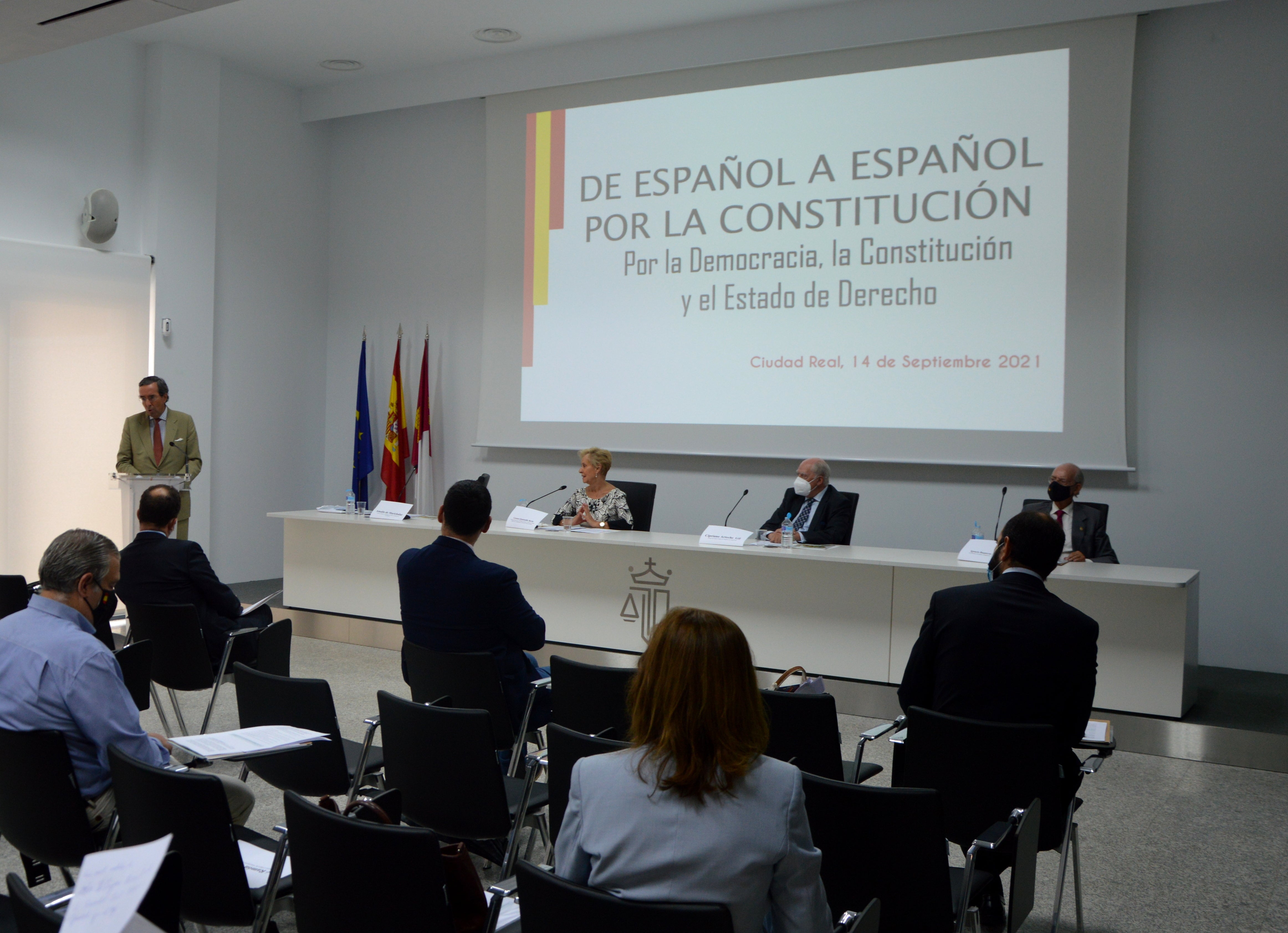La Sociedad Civil celebra en Ciudad Real un acto en defensa de la Constitución La Sociedad Civil celebra en Ciudad Real un acto en defensa de la Constitución