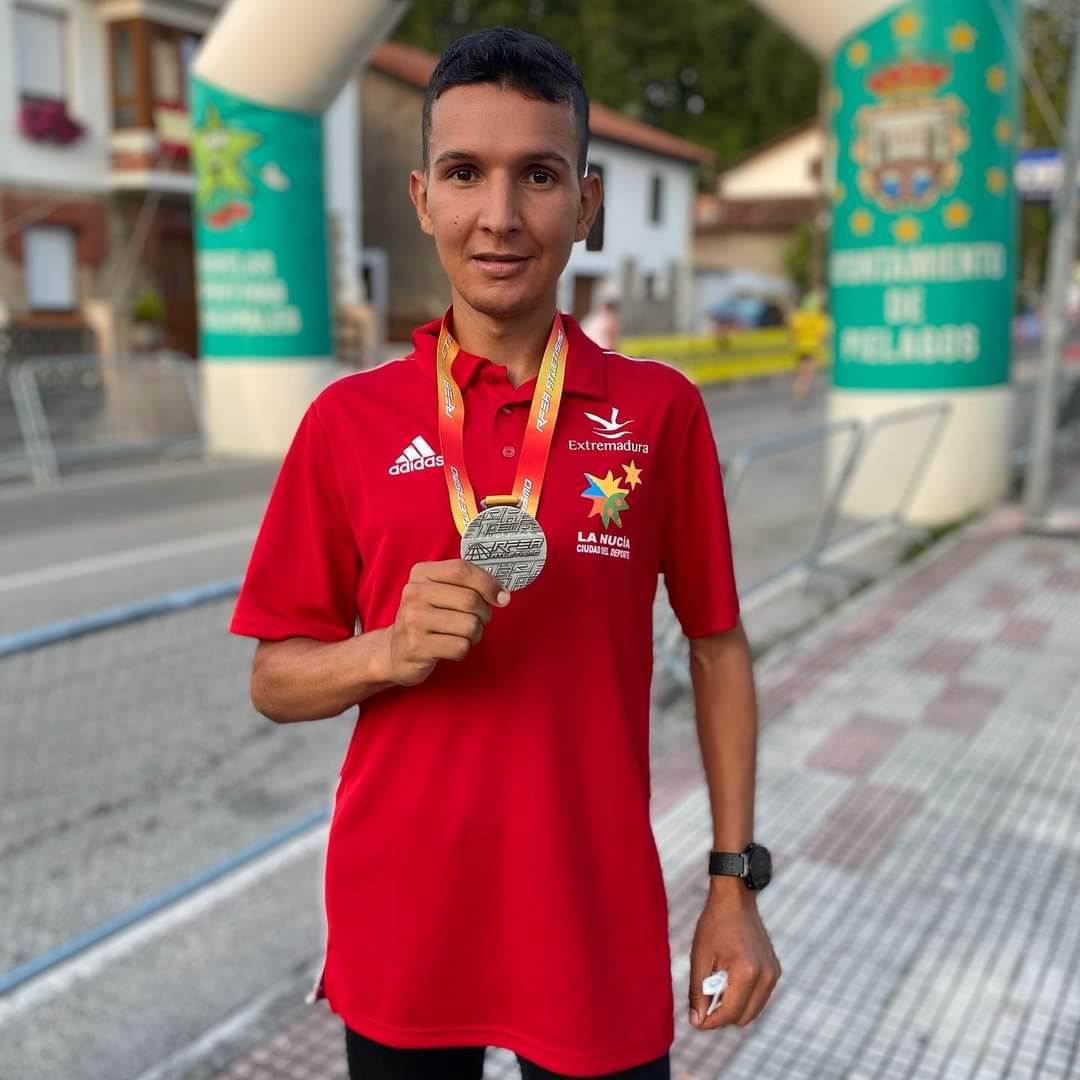 El atleta de la Nucía, Houssame Benabou, medalla de plata, por 13 segundos, en el Campeonato de España de Media Maratón El atleta de la Nucía, Houssame Benabou, medalla de plata, por 13 segundos, en el Campeonato de España de Media Maratón