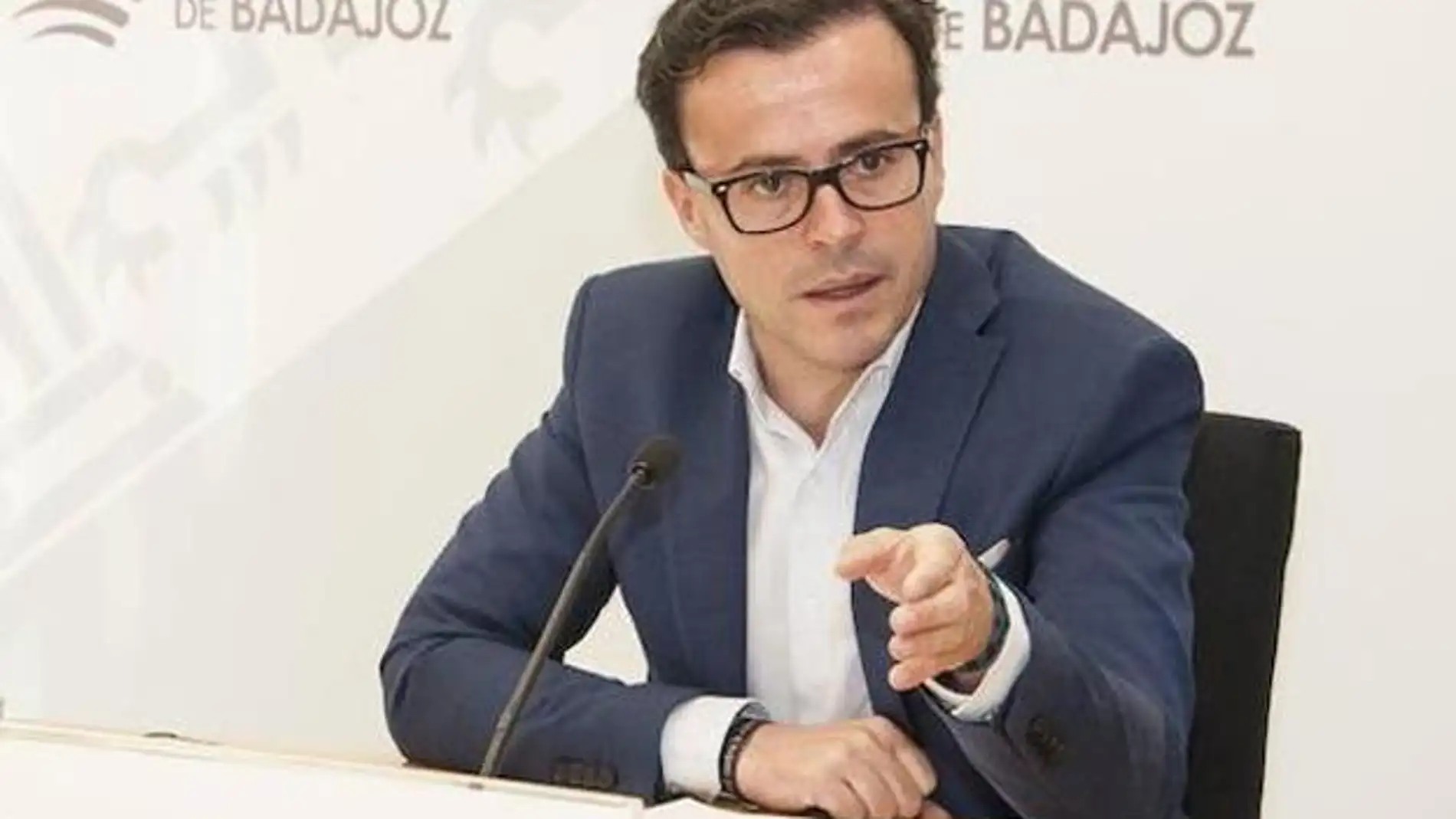 Gallardo muestra su apoyo a la candidatura de Rafael Lemus al PSOE provincial de Badajoz que "representa la unidad"
