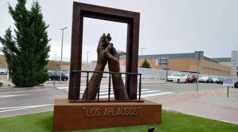 Conjunto escult&oacute;rico "Los aplausos" en Torrej&oacute;n de Ardoz