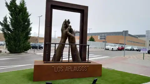 Conjunto escultórico "Los aplausos" en Torrejón de Ardoz Conjunto escultórico "Los aplausos" en Torrejón de Ardoz