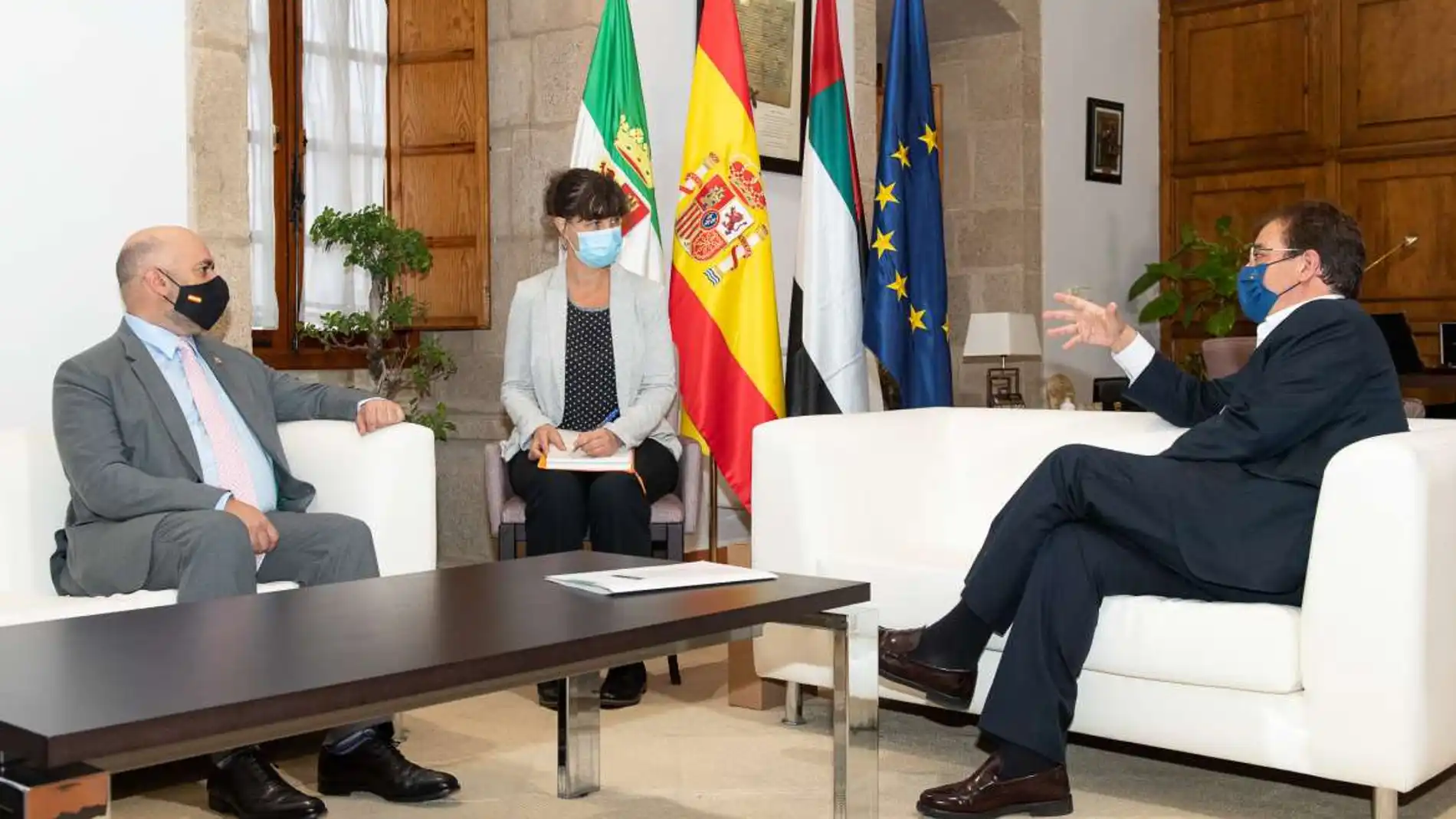 El presidente de la Junta de Extremadura traslada nuestro potencial al embajador de Emiratos árabes Unidos Majid-Al-Suwaidi El presidente de la Junta de Extremadura traslada nuestro potencial al embajador de Emiratos árabes Unidos Majid-Al-Suwaidi