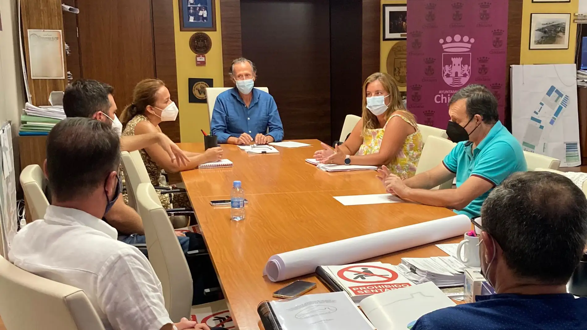Reunión en el Ayuntamiento de Chiclana con el alcalde, José María Román