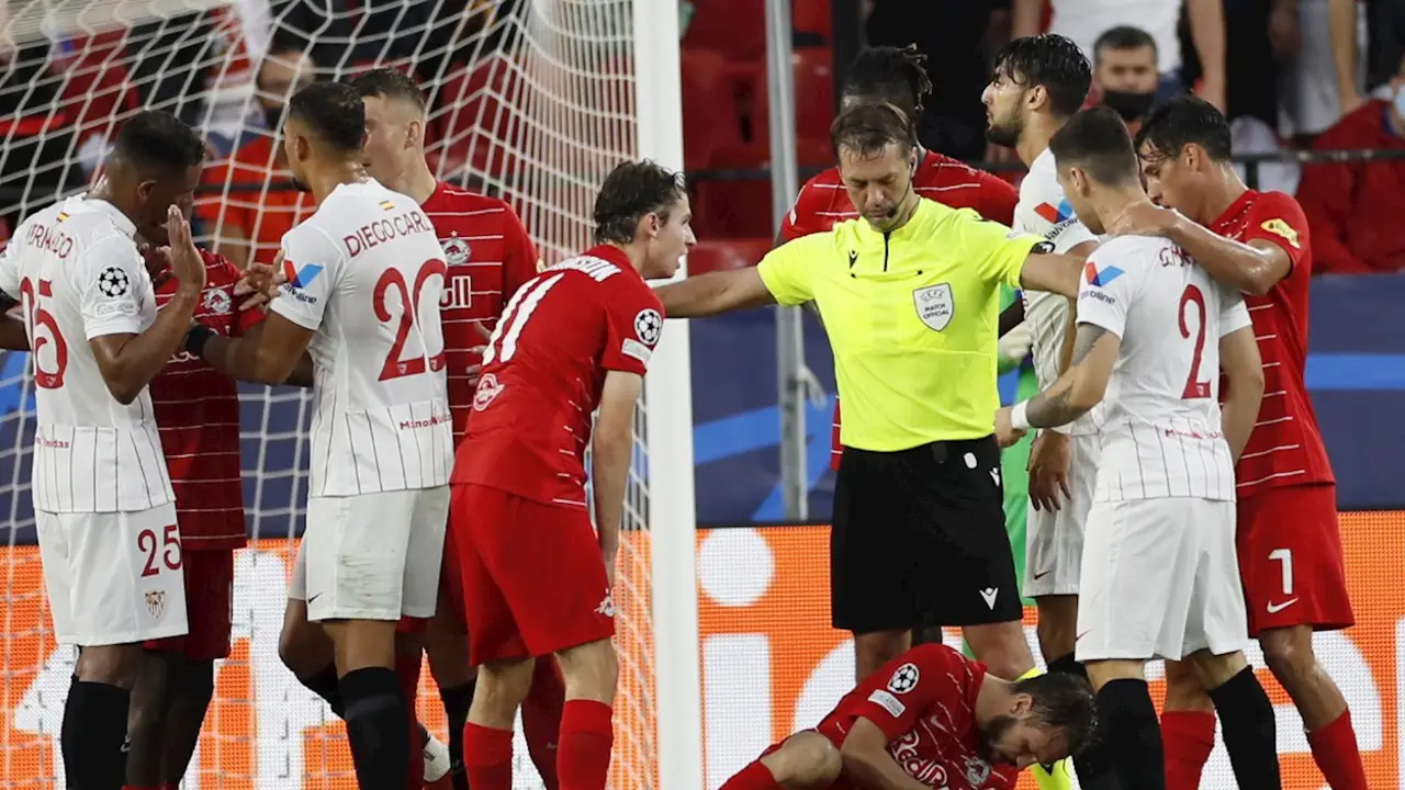 El Sevilla empata ante el Salzburgo en un partido cargado de penaltis El Sevilla empata ante el Salzburgo en un partido cargado de penaltis
