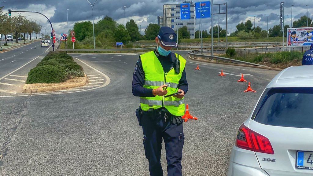 Ojo con las distracciones al volante: el jueves 16 de septiembre arranca una campaña de control Ojo con las distracciones al volante: el jueves 16 de septiembre arranca una campaña de control