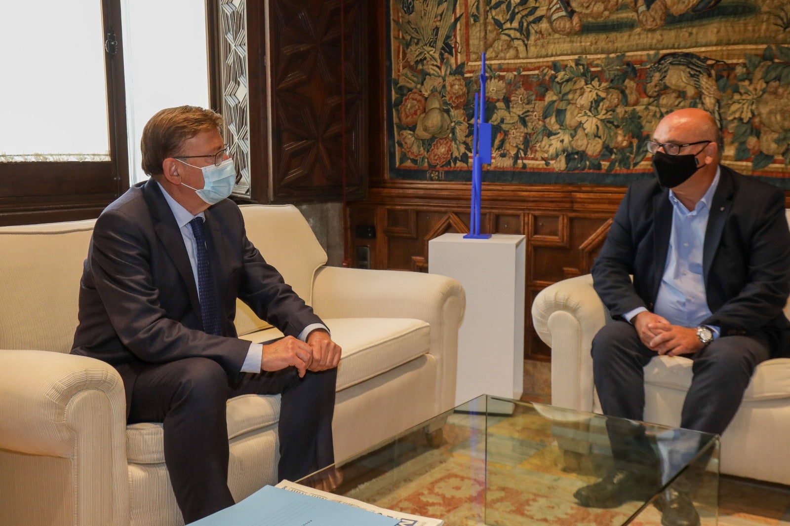 Ximo Puig se interesa por los proyectos educativos de La Vila Joiosa en una reunión informal con el alcalde Andreu Verdú Ximo Puig se interesa por los proyectos educativos de La Vila Joiosa en una reunión informal con el alcalde Andreu Verdú