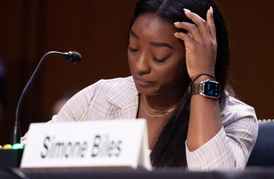Simone Biles culpa al FBI de "hacer la vista gorda" ante los abusos de Larry Nassar Simone Biles culpa al FBI de "hacer la vista gorda" ante los abusos de Larry Nassar