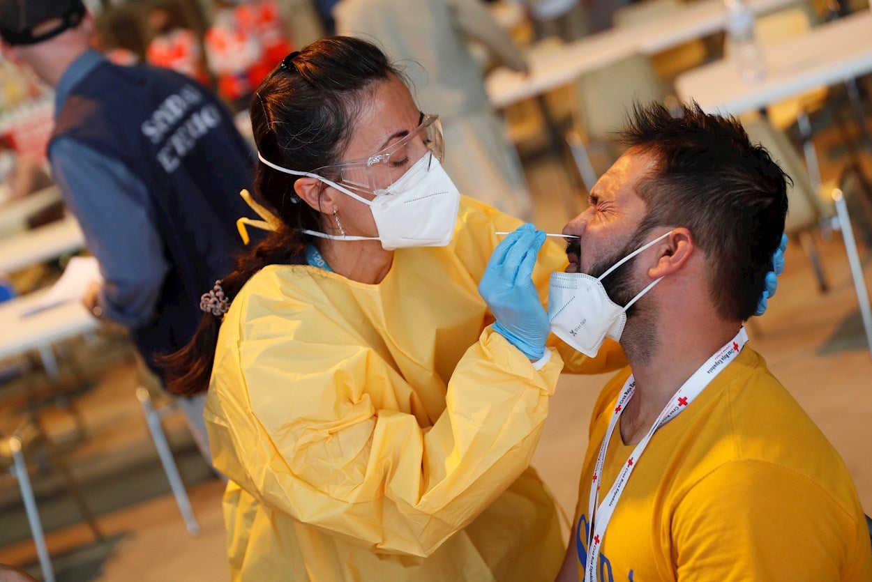 La OMS determina que la nueva variante del coronavirus es de riesgo y la bautiza como "Omicron" La OMS determina que la nueva variante del coronavirus es de riesgo y la bautiza como "Omicron"