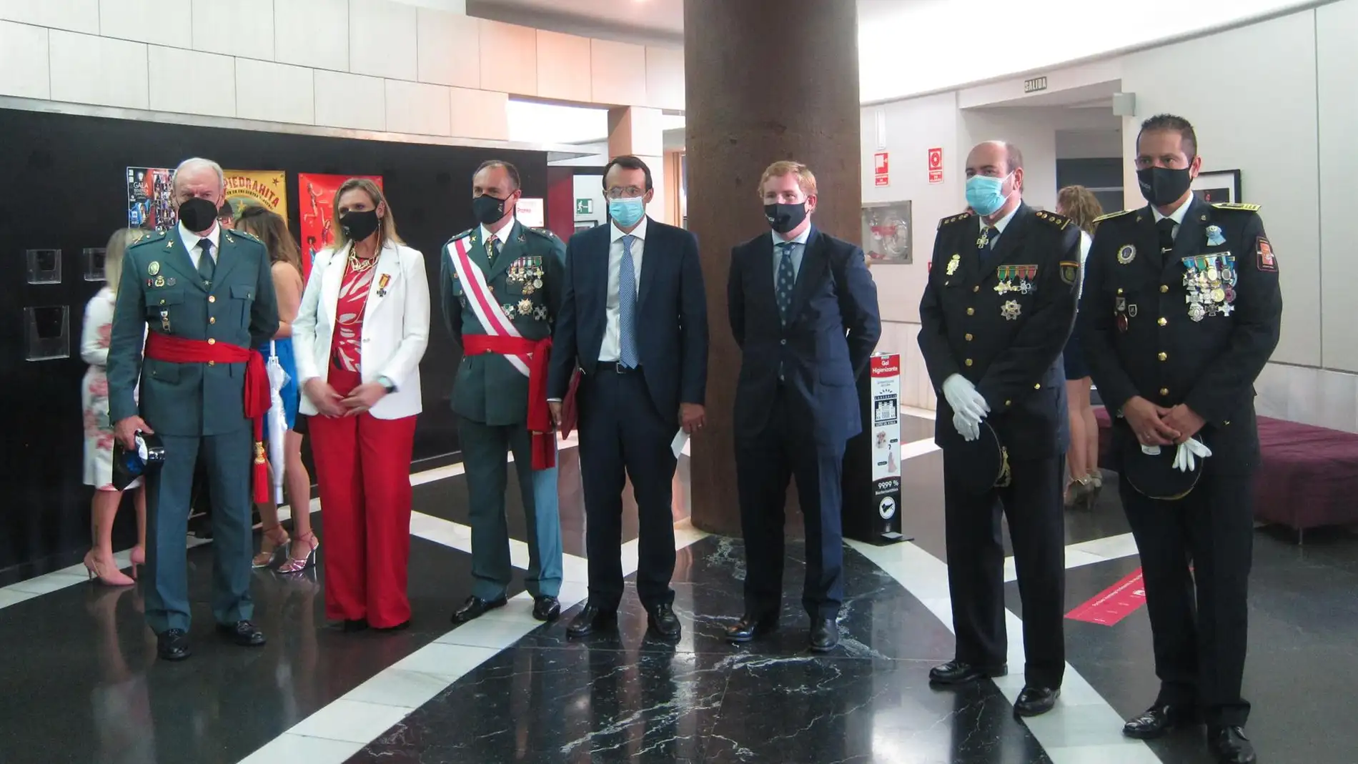 La Policía Local de Badajoz reconoce a la Delegación del Gobierno, las Fuerzas de Seguridad y el Ejército por su labor